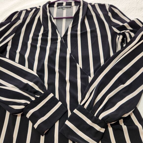 Adrianna Papell Blouse Size Medium Black Striped Vneck - Picture 8 of 12